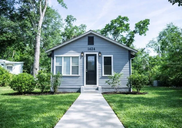 Photo 1 of Single family home for sale at 1424 NE 1st Avenue, Gainesville, FL 32641 | MLS# GC544223 | Listing updated on 2026-10-28