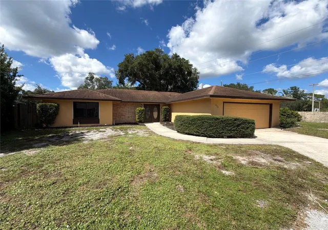 Photo 1 of Single family home for sale at 733 Lakeview Dr, Winter Springs, FL 32708 | MLS# O6450539 | Listing updated on 2026-10-22