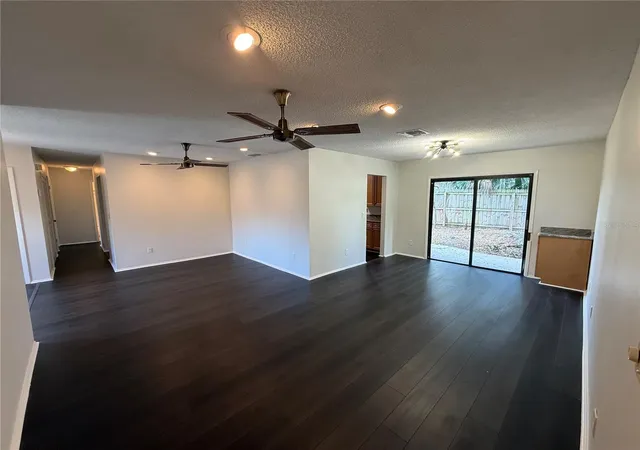 Photo 2 of Single family home for sale at 733 Lakeview Dr, Winter Springs, FL 32708 | MLS# O6450539 | Listing updated on 2026-10-22