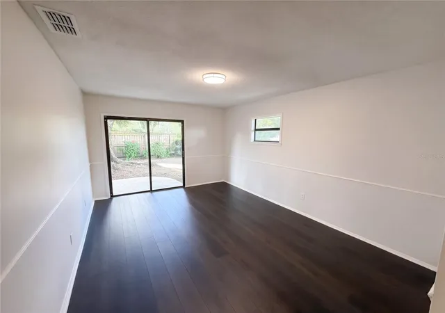 Photo 3 of Single family home for sale at 733 Lakeview Dr, Winter Springs, FL 32708 | MLS# O6450539 | Listing updated on 2026-10-22