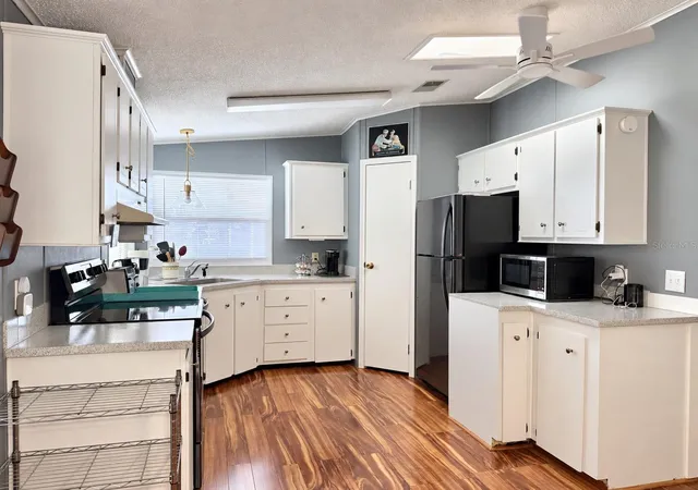 Photo 4 of Manufactured home for sale at 37631 Campo Ave, Zephyrhills, FL 33541 | MLS# TB8558896 | Listing updated on 2026-10-26