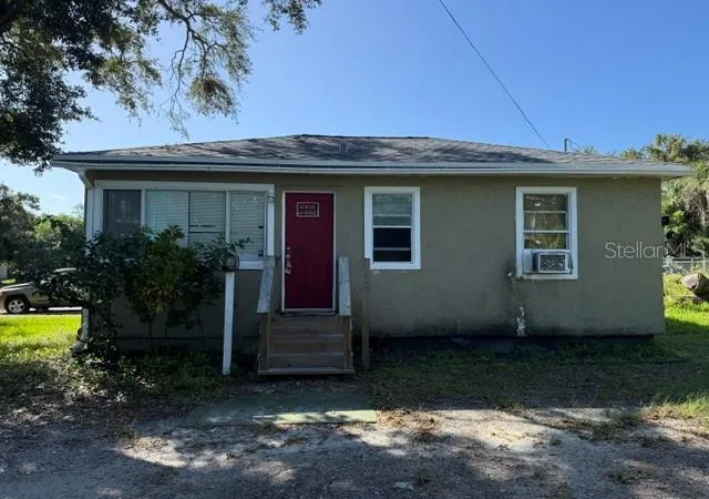 Photo 2 of Single family home for sale at 1721 Granville Ct S, Saint Petersburg, FL 33701 | MLS# TB8558898 | Listing updated on 2026-10-22