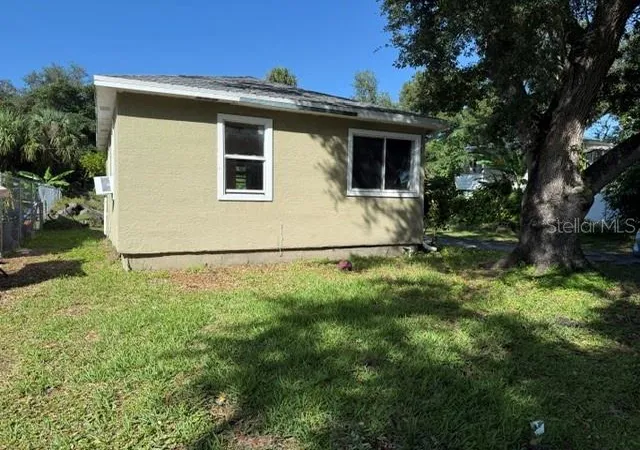 Photo 3 of Single family home for sale at 1721 Granville Ct S, Saint Petersburg, FL 33701 | MLS# TB8558898 | Listing updated on 2026-10-22