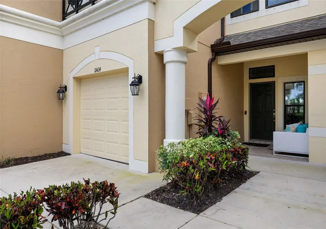 Photo 4 of Townhouse for sale at 11424 Crowned Sparrow Ln, Tampa, FL 33626 | MLS# TB8558909 | Listing updated on 2026-10-24