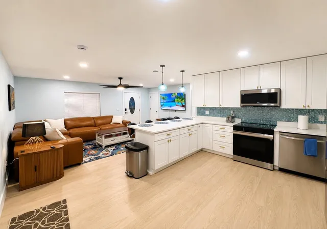Photo 3 of Single family home for sale at 10200 W Main St, Homosassa, FL 34448 | MLS# TB8558912 | Listing updated on 2026-10-23