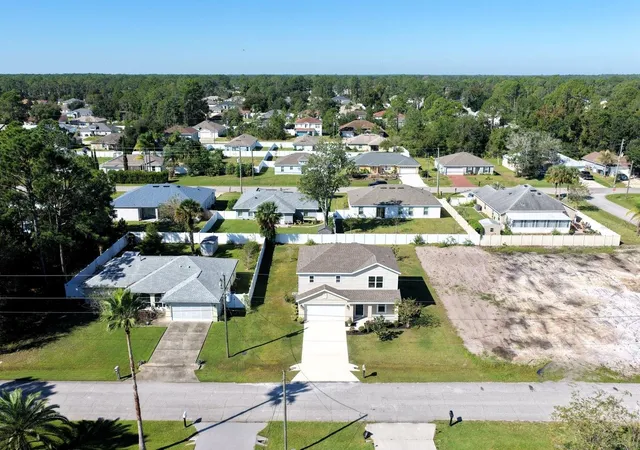 Photo 37 of Single family home for sale at 4 Round Tree Dr, PALM COAST, FL 32164 | MLS# FC322182 | Listing updated on 2026-10-27