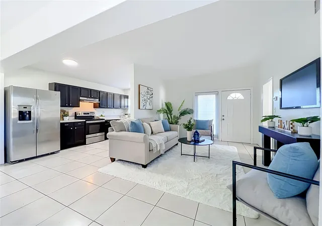 Photo 4 of Single family home for sale at 5939 Dogwood Dr, Orlando, FL 32807 | MLS# O6450580 | Listing updated on 2026-10-23