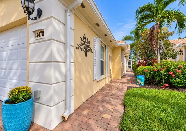 Photo 3 of House for sale at 13478 Dimarco St, Venice, FL 34293 | MLS# N6146234 | Listing updated on 2026-10-26