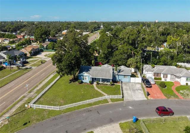 Photo 1 of Single family home for sale at 427 39th Street S, Saint Petersburg, FL 33711 | MLS# TB8558962 | Listing updated on 2026-10-22