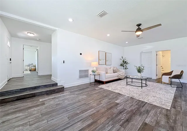 Photo 2 of Single family home for sale at 427 39th Street S, Saint Petersburg, FL 33711 | MLS# TB8558962 | Listing updated on 2026-10-22