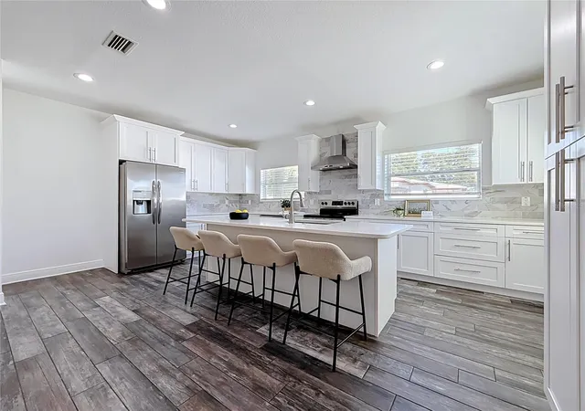 Photo 3 of Single family home for sale at 427 39th Street S, Saint Petersburg, FL 33711 | MLS# TB8558962 | Listing updated on 2026-10-22