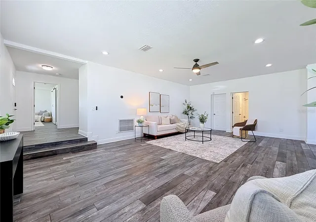 Photo 4 of Single family home for sale at 427 39th Street S, Saint Petersburg, FL 33711 | MLS# TB8558962 | Listing updated on 2026-10-22