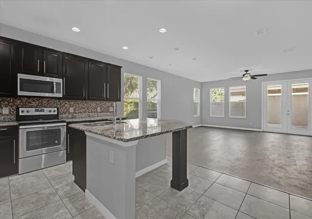 Photo 4 of Townhouse for sale at 11267 Grander Dr, Windermere, FL 34786 | MLS# O6450595 | Listing updated on 2026-10-20
