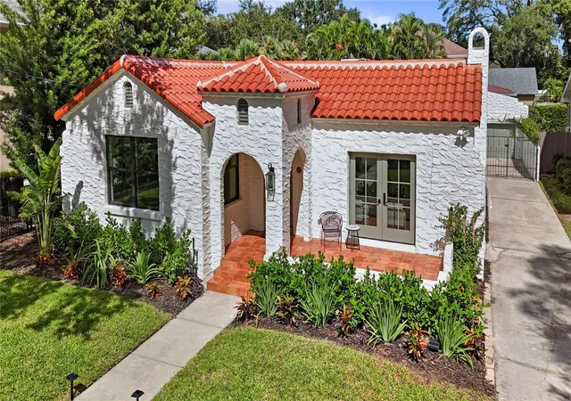 Single family home for sale at 4521 W Azeele St, TAMPA, FL 33609 | MLS# TB8558965
