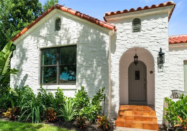 Photo 1 of Single family home for sale at 4521 W Azeele St, Tampa, FL 33609 | MLS# TB8558965 | Listing updated on 2026-10-23