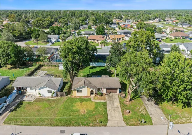 Photo 2 of Single family home for sale at 10465 Mayflower Rd, Spring Hill, FL 34608 | MLS# W7890395 | Listing updated on 2026-10-19