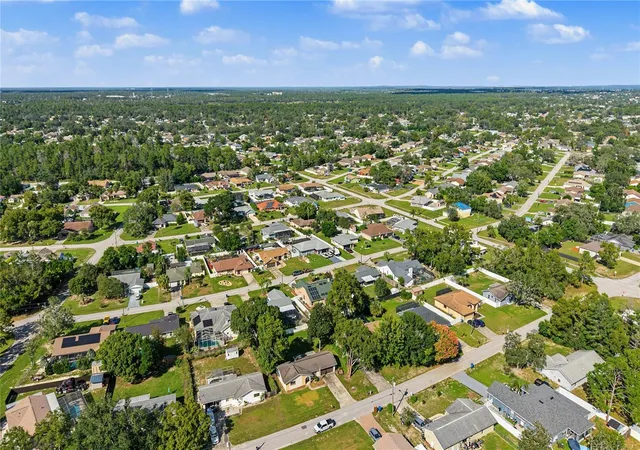 Photo 3 of Single family home for sale at 10465 Mayflower Rd, Spring Hill, FL 34608 | MLS# W7890395 | Listing updated on 2026-10-19
