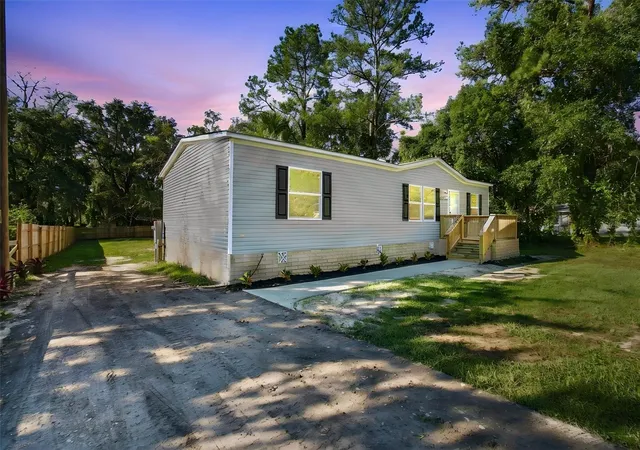 Photo 1 of Manufactured home for sale at 19408 Peyton Pl, Brooksville, FL 34601 | MLS# TB8558984 | Listing updated on 2026-10-20