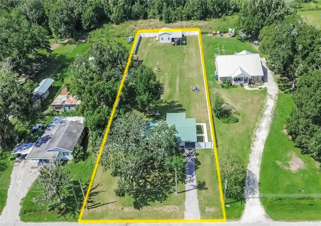 Photo 2 of Single family home for sale at 3009 S Northview Rd, Plant City, FL 33566 | MLS# TB8558998 | Listing updated on 2026-10-22