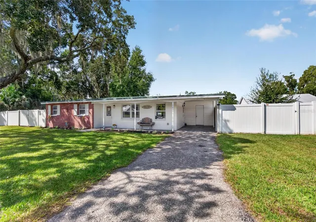 Photo 4 of Single family home for sale at 3009 S Northview Rd, Plant City, FL 33566 | MLS# TB8558998 | Listing updated on 2026-10-22