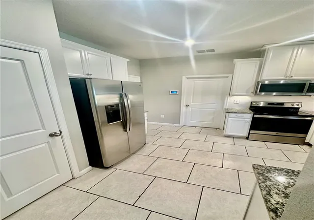 Photo 3 of Townhouse for sale at 2113 Laceflower Dr, Brandon, FL 33510 | MLS# A4709927 | Listing updated on 2026-10-22