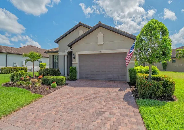 Photo 4 of Single family home for sale at 5562 Rain Lily Ct, Sarasota, FL 34238 | MLS# A4709930 | Listing updated on 2026-10-26