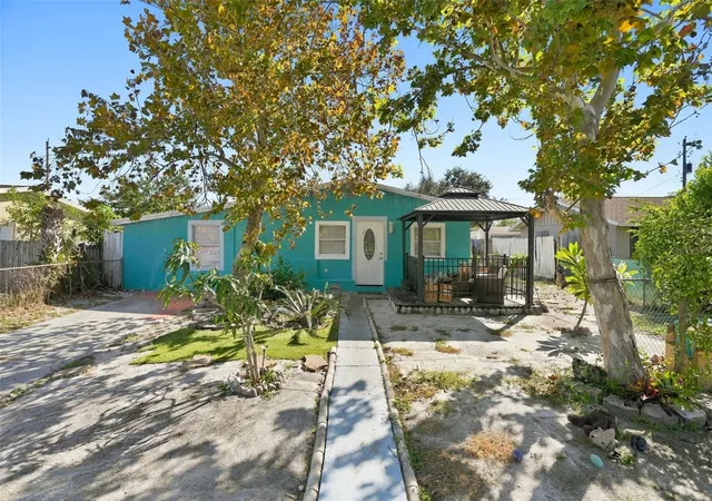 Photo 1 of Single family home for sale at 6820 Larmon St, Tampa, FL 33634 | MLS# TB8559008 | Listing updated on 2026-10-27