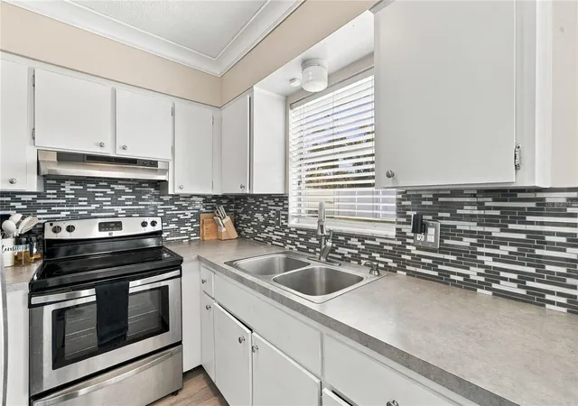 Photo 1 of Single family home for sale at 9453 Golden Grv St, Seminole, FL 33772 | MLS# TB8559013 | Listing updated on 2026-10-28
