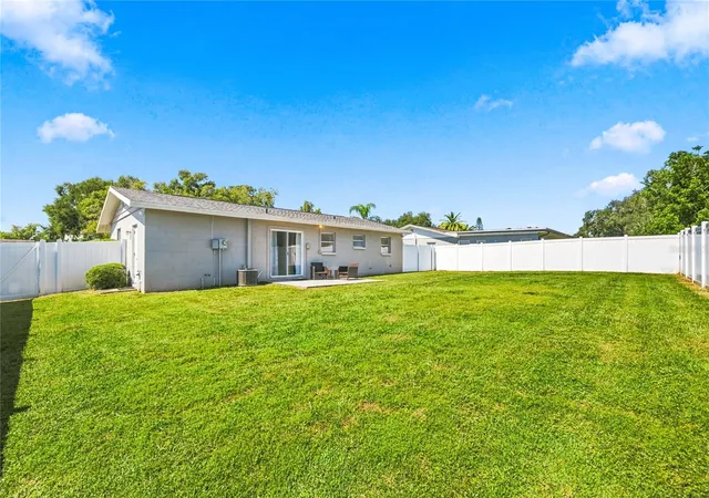 Photo 4 of Single family home for sale at 9453 Golden Grv St, Seminole, FL 33772 | MLS# TB8559013 | Listing updated on 2026-10-28