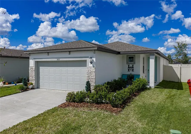 Photo 3 of Single family home for sale at 3621 Radiant Mountain Dr, Plant City, FL 33565 | MLS# TB8559020 | Listing updated on 2026-10-21