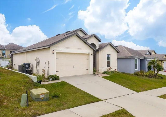 Photo 2 of Single family home for sale at 1606 Steely Dr, Dundee, FL 33838 | MLS# S5159718 | Listing updated on 2026-10-28