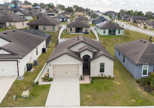 Photo 3 of Single family home for sale at 1606 Steely Dr, Dundee, FL 33838 | MLS# S5159718 | Listing updated on 2026-10-28