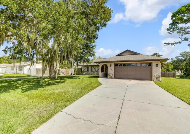 Photo 4 of Sale Pending at 2729 Queen Palm Dr, Edgewater, FL 32141 | MLS# NS1089519 | Listing updated on 2026-10-21