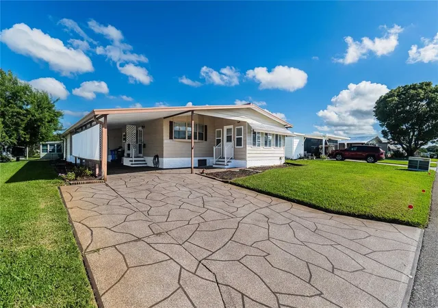 Photo 2 of Manufactured home for sale at 1725 Quail Hl Dr, Lakeland, FL 33810 | MLS# L4965854 | Listing updated on 2026-10-24