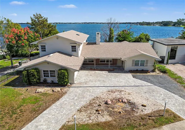 Photo 3 of Single family home for sale at 6401 Gibson Dr, Belle Isle, FL 32809 | MLS# O6450674 | Listing updated on 2026-10-23