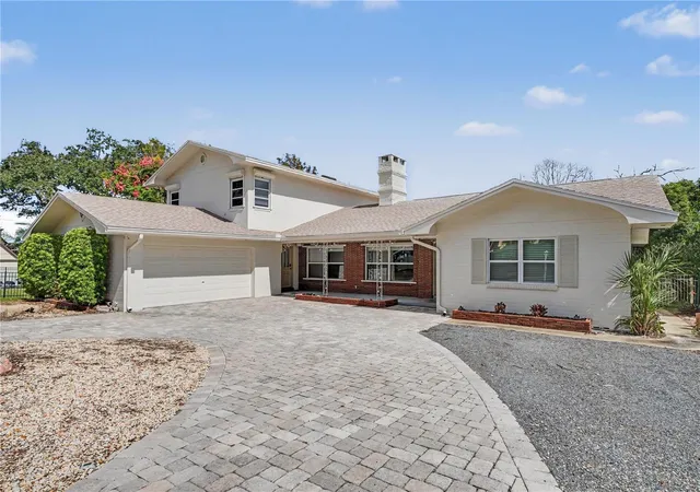 Photo 3 of Single family home for sale at 6401 Gibson Dr, Belle Isle, FL 32809 | MLS# O6450674 | Listing updated on 2026-10-23