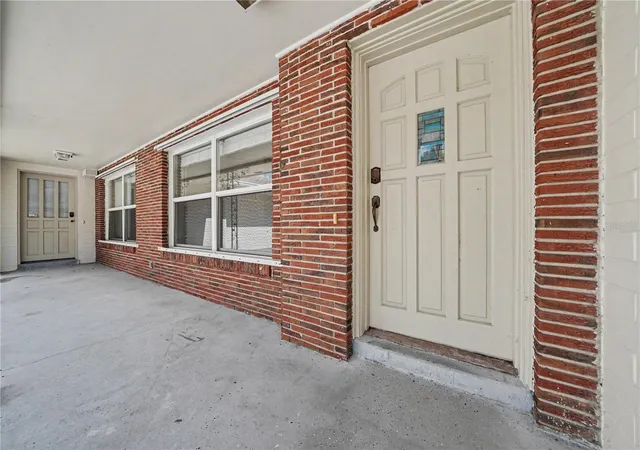 Photo 4 of Single family home for sale at 6401 Gibson Dr, Belle Isle, FL 32809 | MLS# O6450674 | Listing updated on 2026-10-23