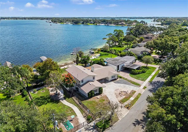 Photo 2 of Single family home for sale at 6401 Gibson Dr, Belle Isle, FL 32809 | MLS# O6450674 | Listing updated on 2026-10-23