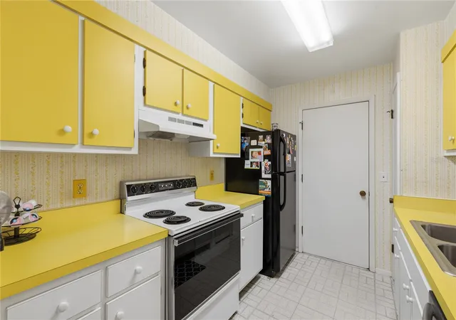 Photo 2 of Single family home for sale at 425 S Hawthorn Cir, Winter Springs, FL 32708 | MLS# O6450683 | Listing updated on 2026-10-29