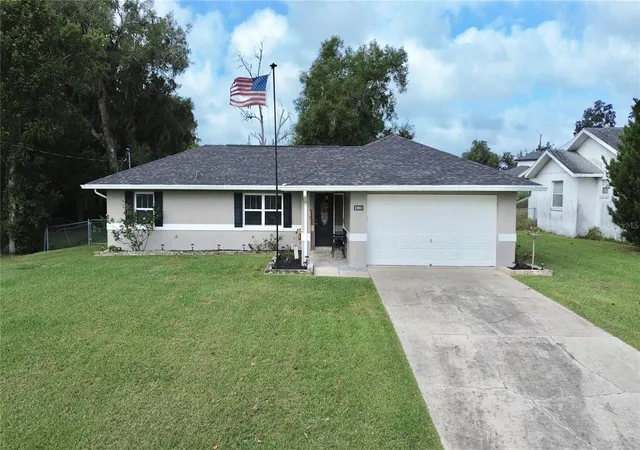 Photo 1 of Single family home for sale at 10860 SE 43rd Avenue, Belleview, FL 34420 | MLS# OM734210 | Listing updated on 2026-10-28
