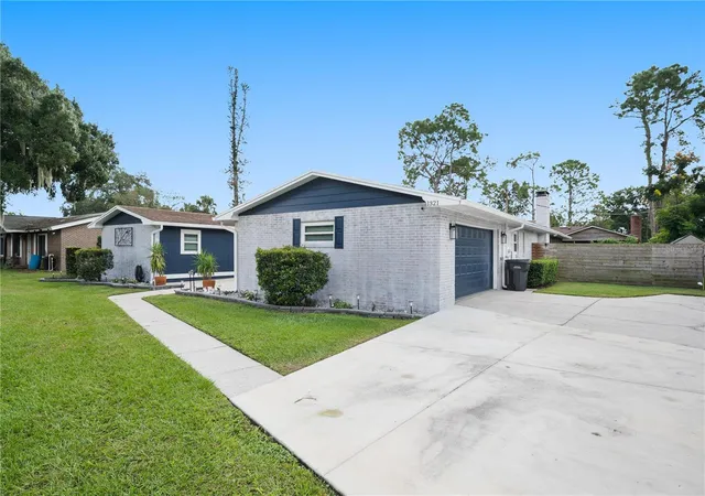 Photo 2 of Single family home for sale at 1321 Lake Miriam Dr, Lakeland, FL 33813 | MLS# TB8559092 | Listing updated on 2026-10-18