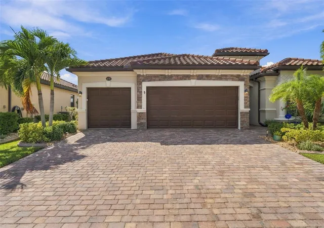 Photo 3 of Single family home for sale at 20765 Benissimo Dr, Venice, FL 34293 | MLS# N6146244 | Listing updated on 2026-10-23