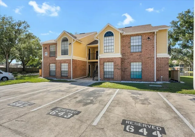 Photo 2 of Condo for sale at 8625 Fancy Finch Dr #102, Tampa, FL 33614 | MLS# TB8559093 | Listing updated on 2026-10-23