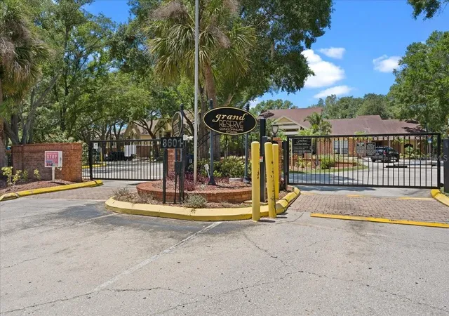 Listing Photo 5 - Condo for sale in building located at 8742 Mallard Reserve Dr, TAMPA, FL 33614 - Unit #203