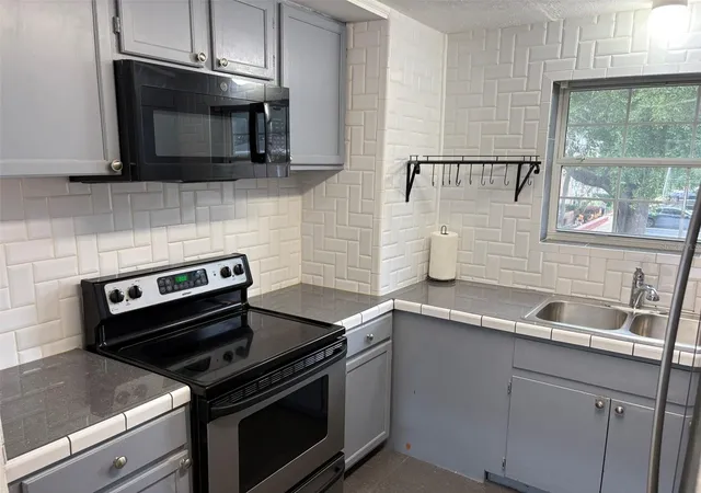 Photo 3 of Condo for sale at 4322 Lake Underhill Rd #D, Orlando, FL 32803 | MLS# O6450696 | Listing updated on 2026-10-21