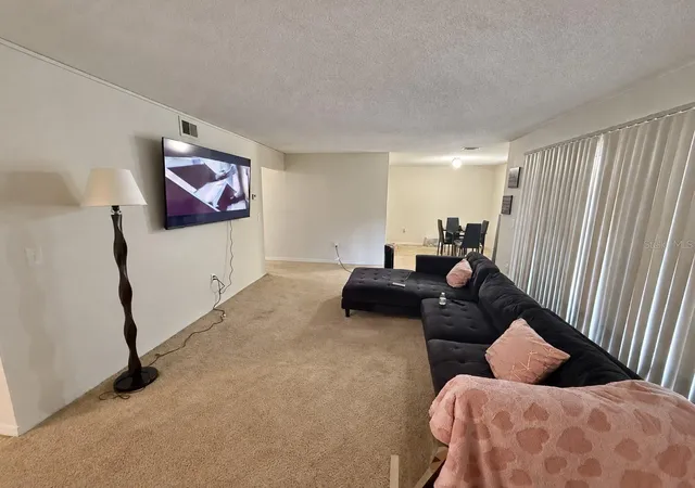 Listing Photo 4 - Condo for sale in building located at 4171 Versailles Dr, Orlando, FL 32808 - Unit #4171G