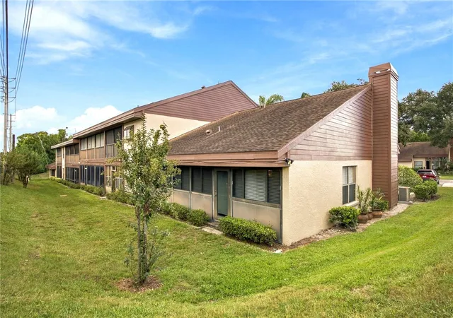 Photo 3 of Condo for sale at 2815 Countrybrook Dr #11, Palm Harbor, FL 34684 | MLS# A4709958 | Listing updated on 2026-10-22
