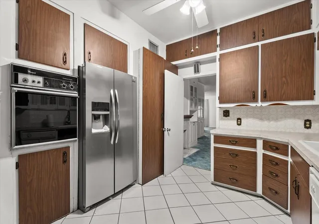 Photo 4 of Single family home for sale at 2714 Manatee Ave W, Bradenton, FL 34205 | MLS# A4709960 | Listing updated on 2026-10-27