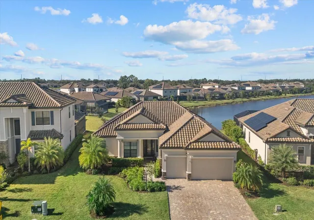 Photo 4 of Single family home for sale at 17430 Polo Trl, Bradenton, FL 34211 | MLS# A4709962 | Listing updated on 2026-10-20