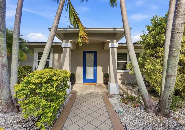 Photo 1 of Single family home for sale at 7313 Starfish Dr, Sarasota, FL 34231 | MLS# A4709965 | Listing updated on 2026-10-30